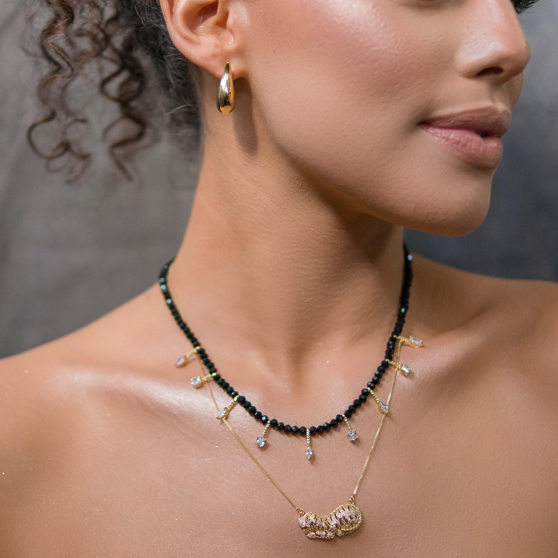 Colar Movimentos Tigre Cravejado Banho Ouro 18k