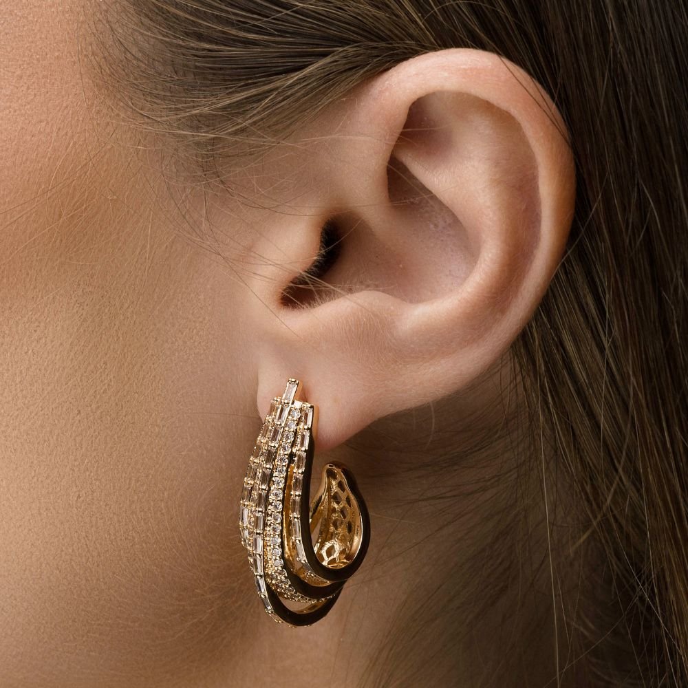 Brinco Mona Lisa Meia Argola Fios Cravejados Banho Ouro 18k