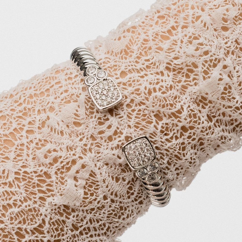 Bracelete Dual Twist Em Zirconias Banho Rodio Branco