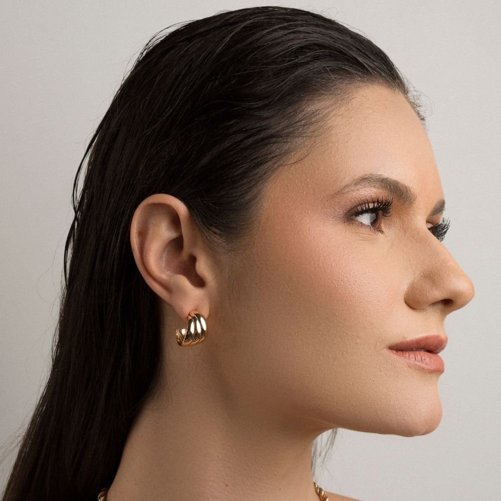 Brinco Vita Aurea Meia Argola Lisa Media Banho Ouro 18k