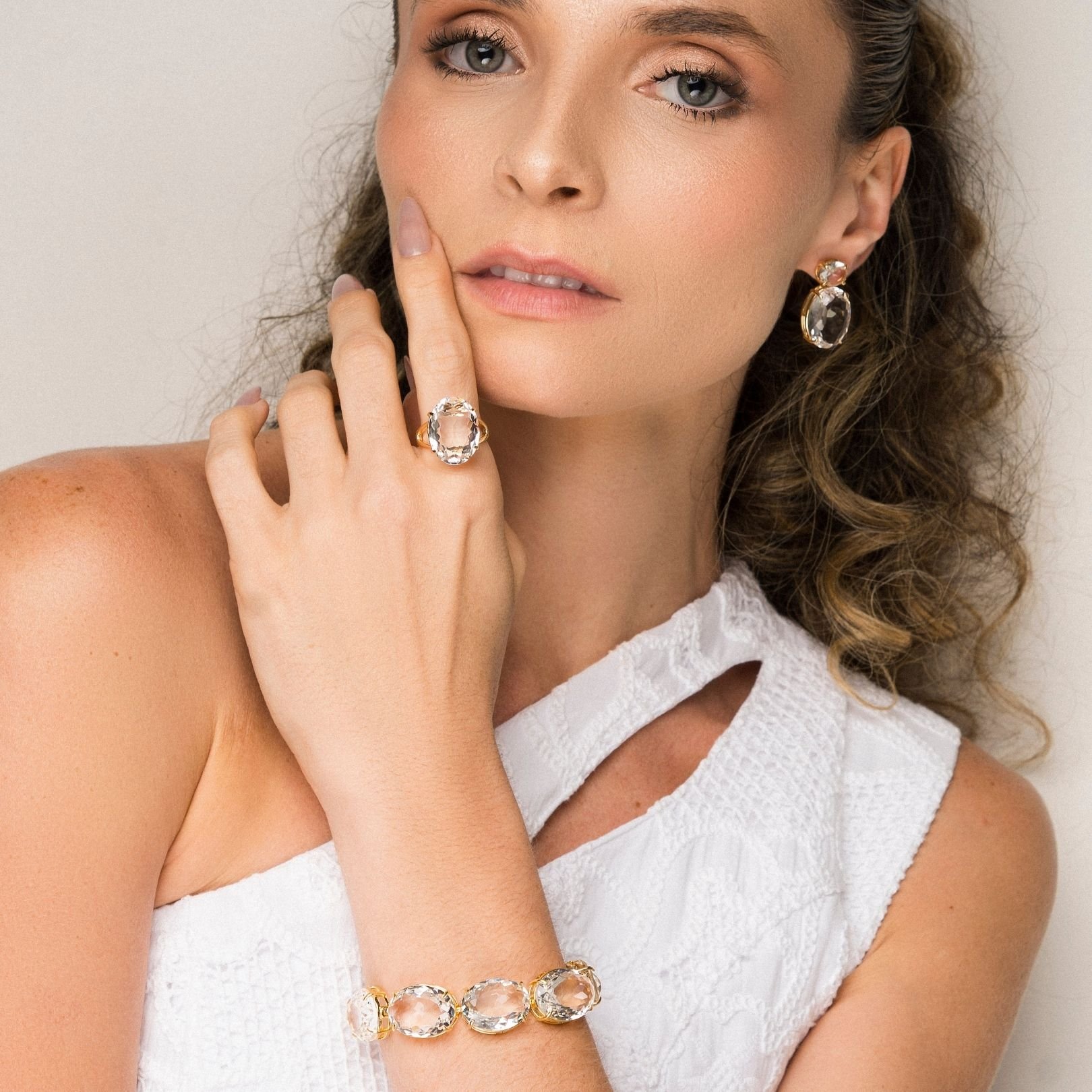 Brinco Mona Lisa Oval Cristal Banho Ouro 18k