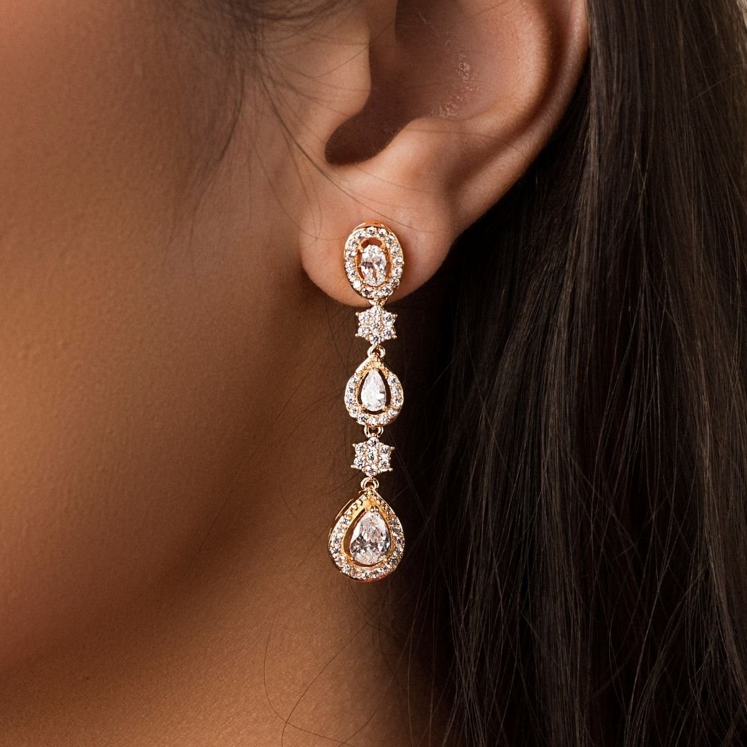 Brinco Plume Delicado Em Microzirconias Banho Ouro 18k