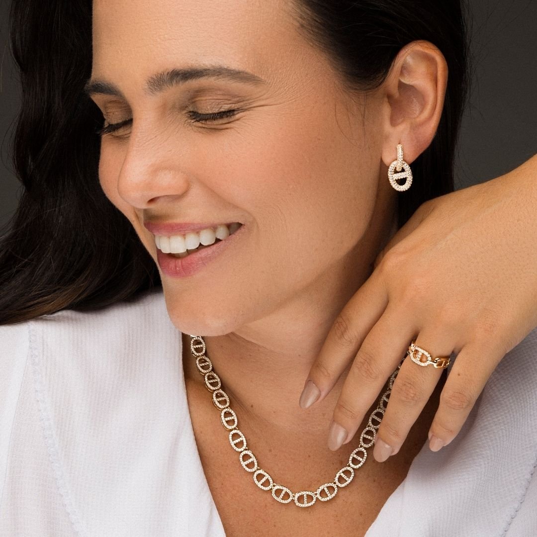 Brinco Classic Argola Com Elo Cravejado Banho Ouro 18k