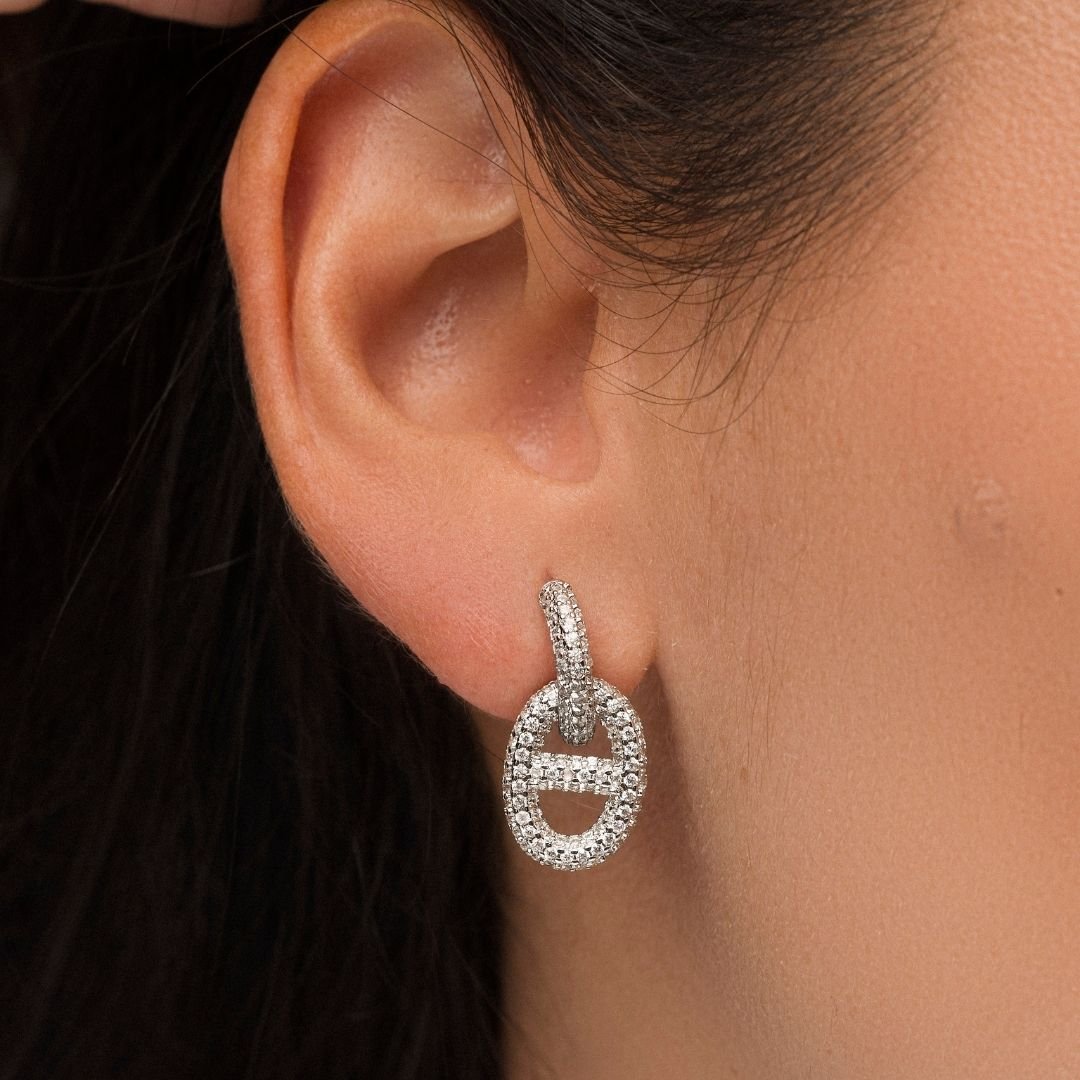 Brinco Classic Argola Com Elo Cravejado Banho Rodio Branco