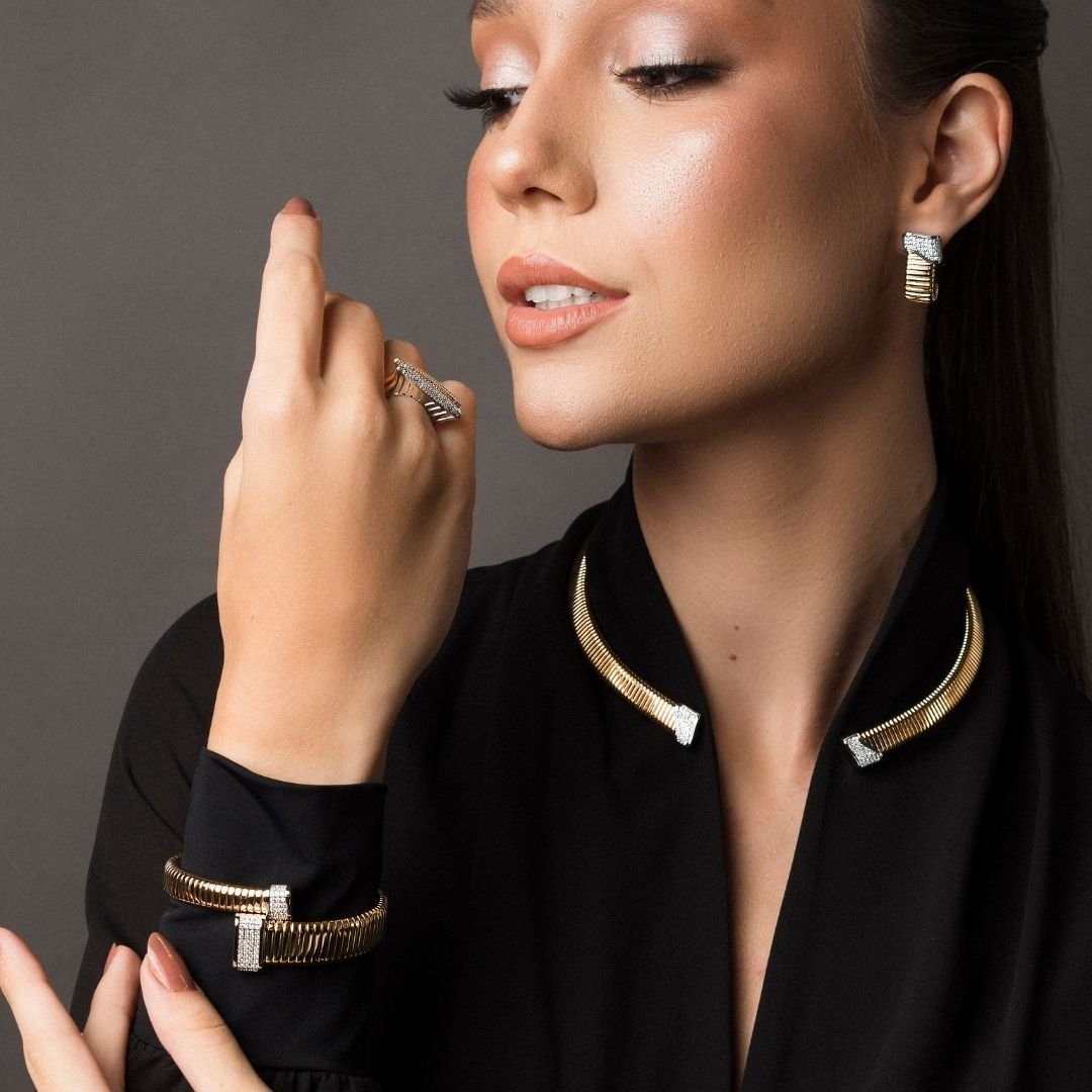 Conjunto Pilar Brinco + Aro Malha Cravejados Banho Ouro 18k