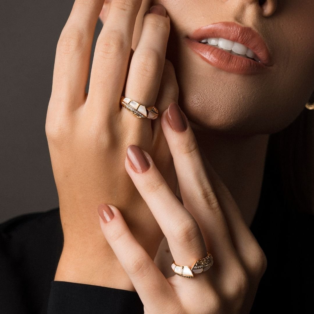 Conjunto Pilar Brinco + Anel Madreperola Banho Ouro 18k