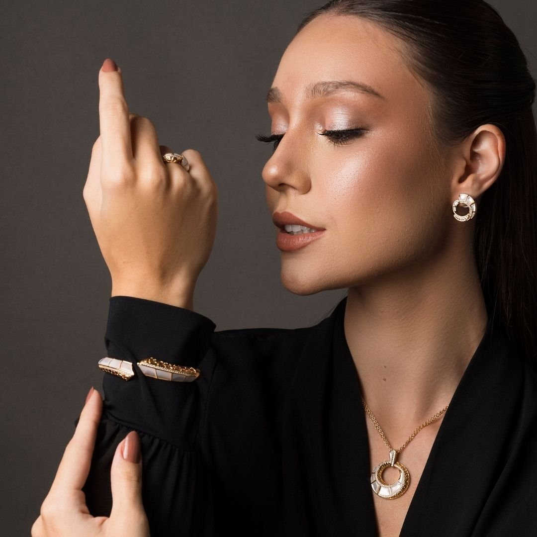 Colar Pilar Madreperola Cravejado Banho Ouro 18k