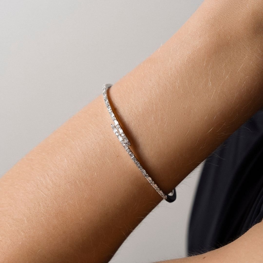 Bracelete Pilar Articulado Cravejado Em Zirconias Banho Rodio Branco