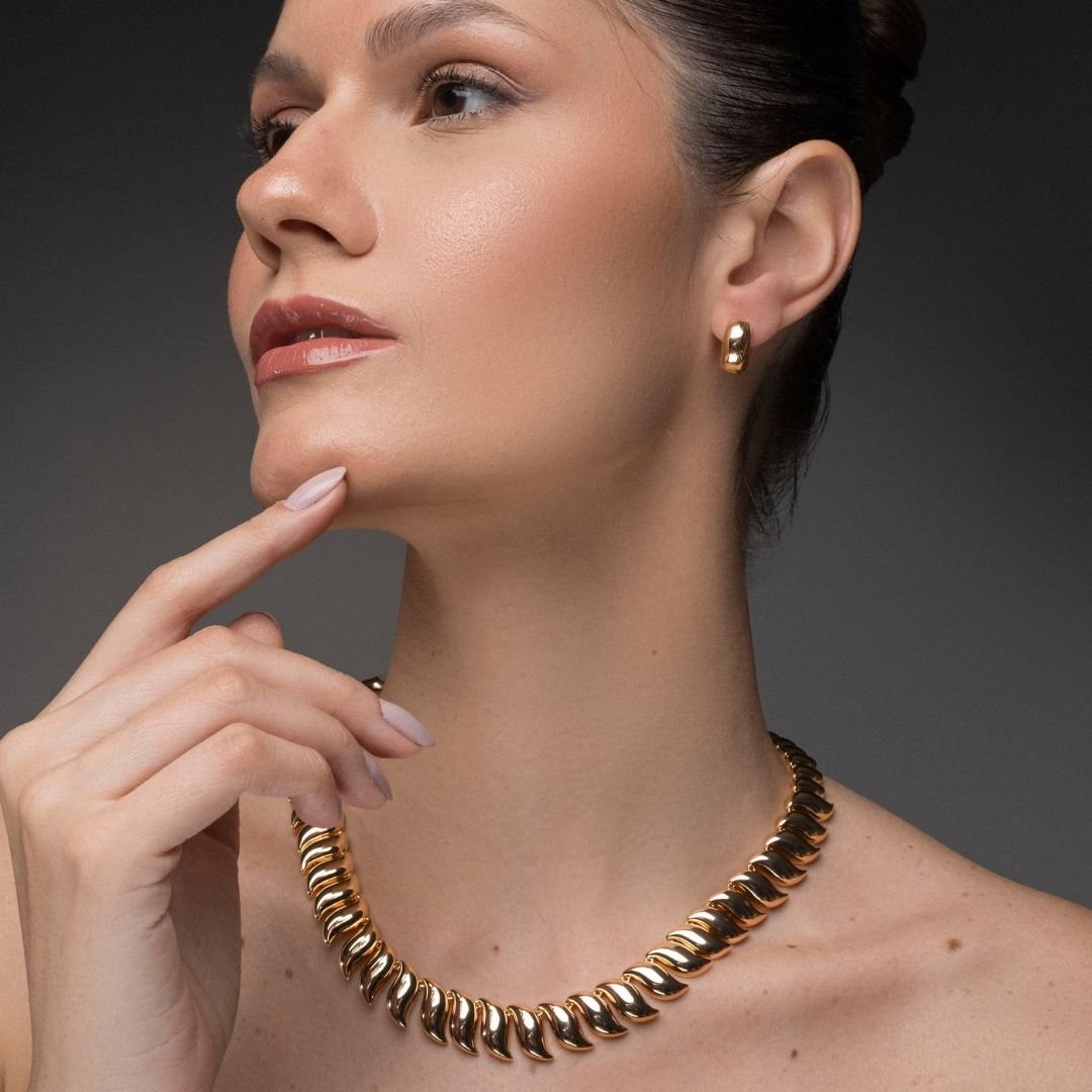 Colar Singular Elos Curvos Folha Banho Ouro 18k
