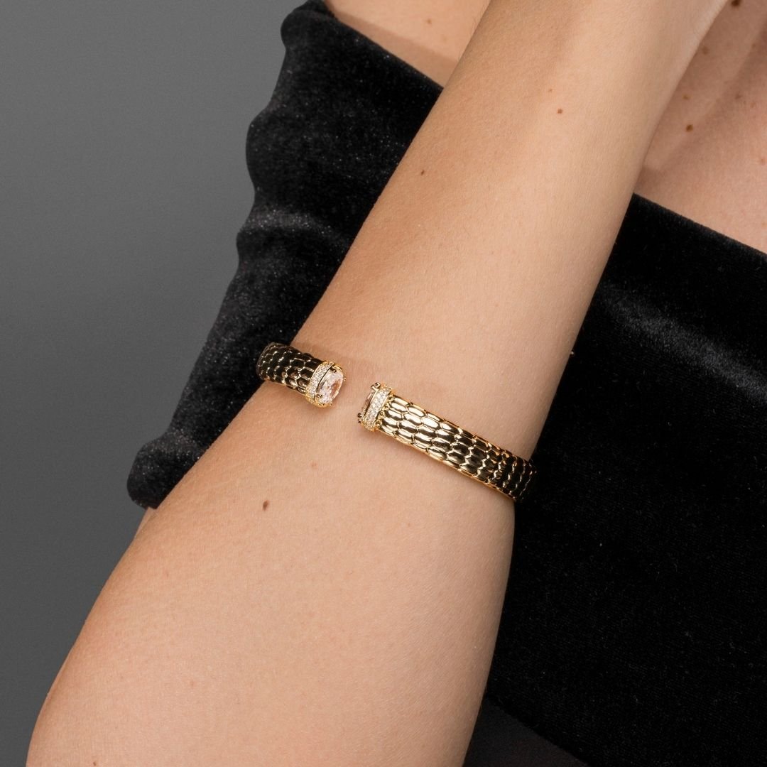 Bracelete Singular Escamas Zirconia Oval Ponta Banho Ouro 18k